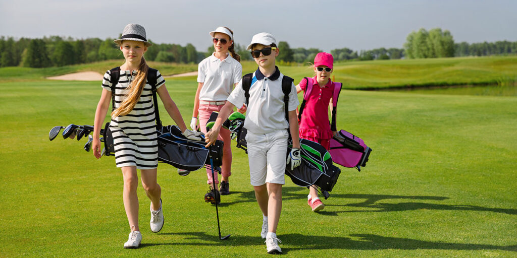 Chơi golf giúp trẻ xây dựng kỹ năng giao tiếp và tương tác xã hội